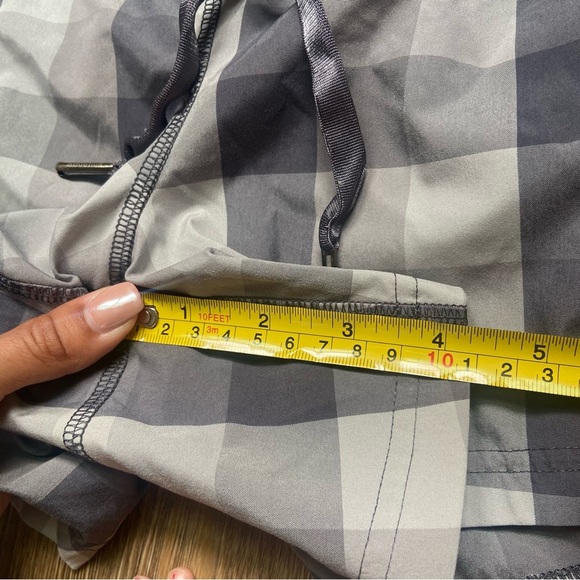 Lululemon Plaid Women's Athletic Shorts in Gray - Picture 11 of 12